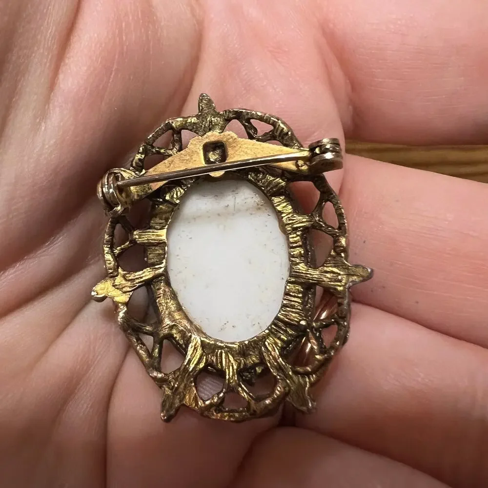 Vintage Woman Cameo Brooch Lapel Pin Rococo Period‎ 18th Century Jewelry